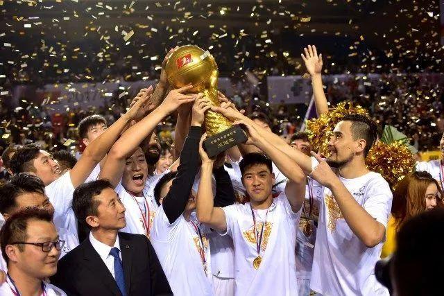 朱芳雨：想问问王哲林的情况 他把我微信删了